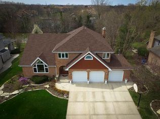 340 Tuttle Dr, Bloomingdale, IL 60108