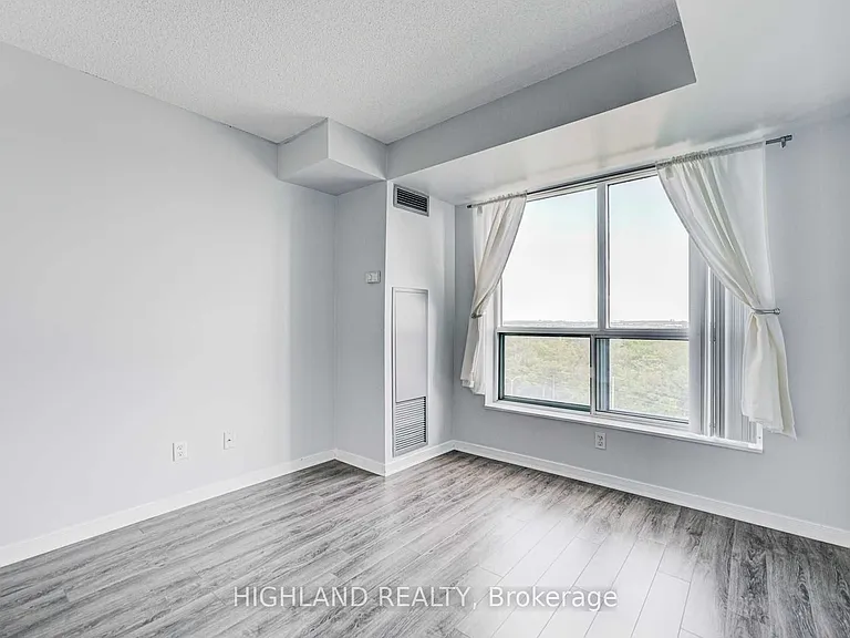 2545 Erin Centre Blvd #1411 — Photo 14
