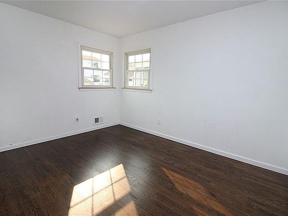 4th image of 200 Benton Ave