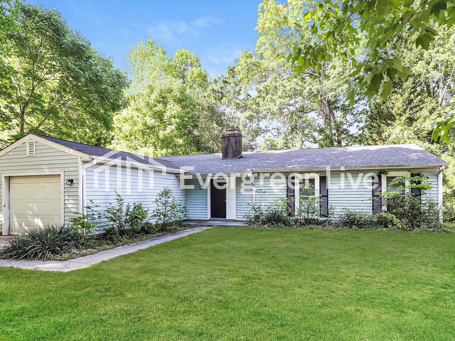 3 bed, 2.0 bath, 1456 sqft, $1,745 — Photo 2