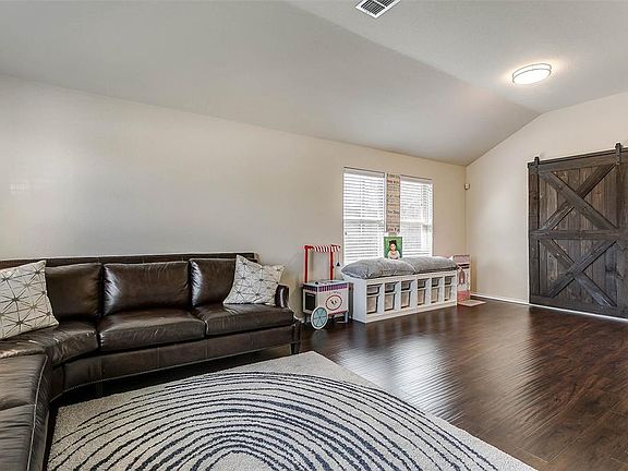 5th image of 412 Prescott Ln