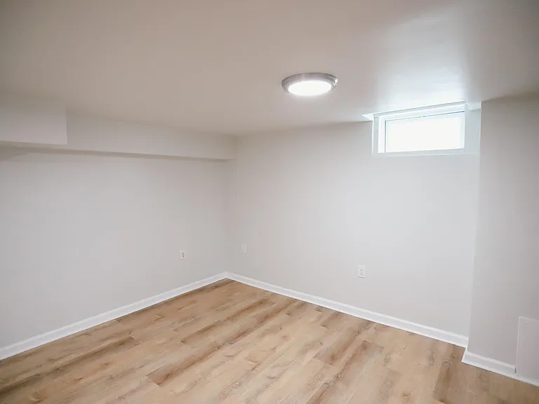 121 Alverstone Rd — Photo 26