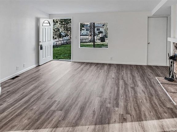 3rd image of 29712 Cromwell Ave