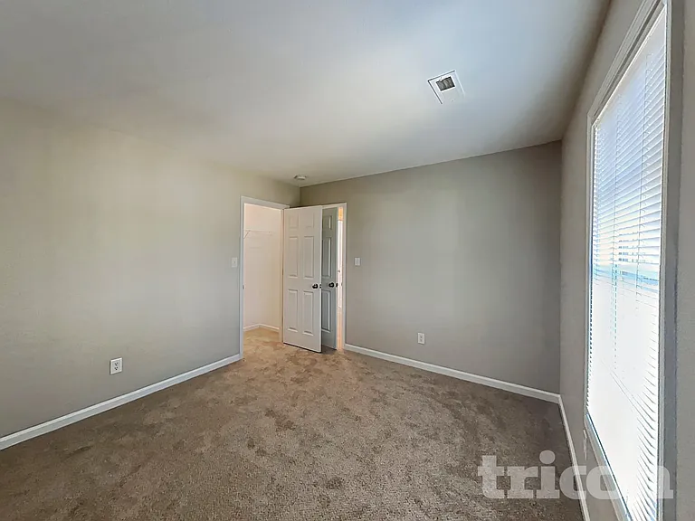 4504 Valendra Dr — Photo 12