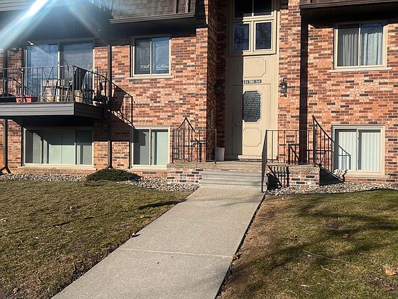 3rd image of 334 Riviera Dr