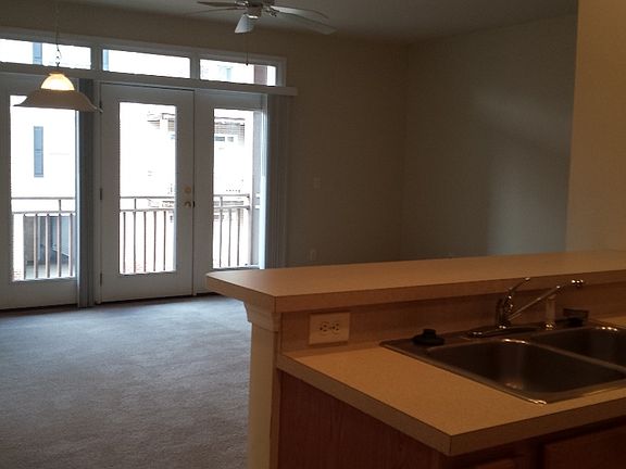 3rd image of 655 Woodbrook Dr APT 304