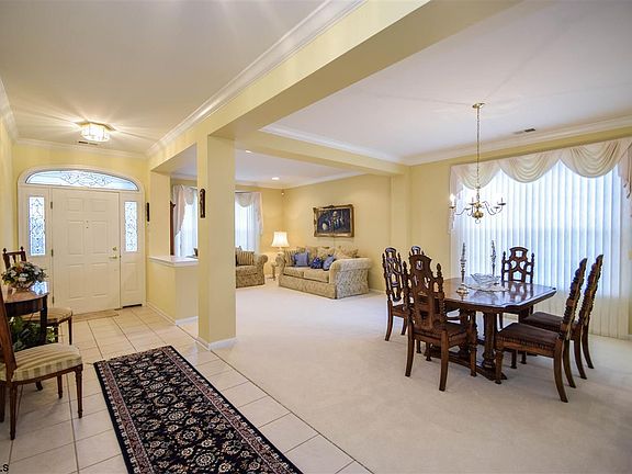 4th image of 157 Southampton Dr