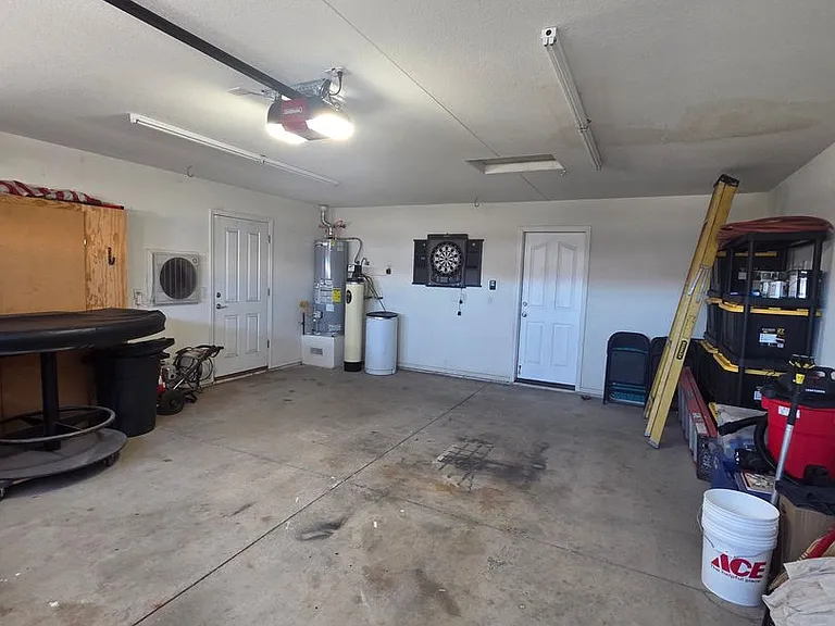 2121 E Desert Lakes Dr — Photo 35