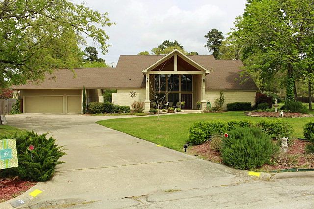 1st image of 3 Oakmont Ct