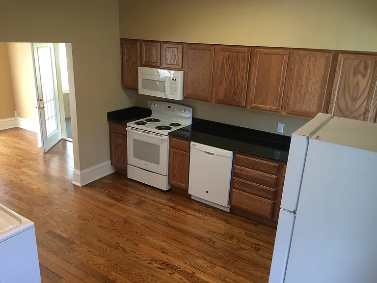1500 Maple St — Photo 6