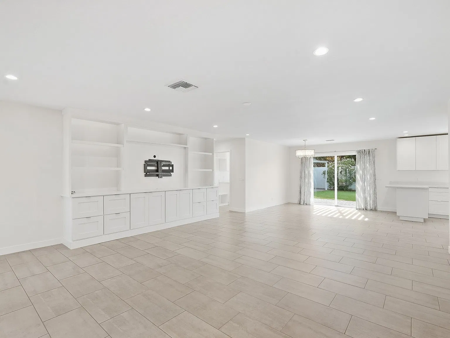 4 bed, 2177 sqft, $5,000 — Photo 3