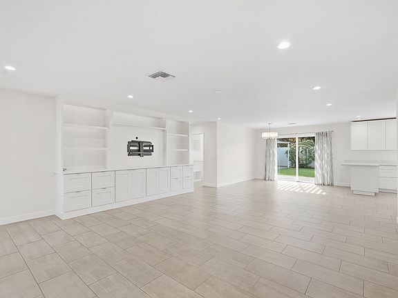 3rd image of 4724 N 33rd Pl