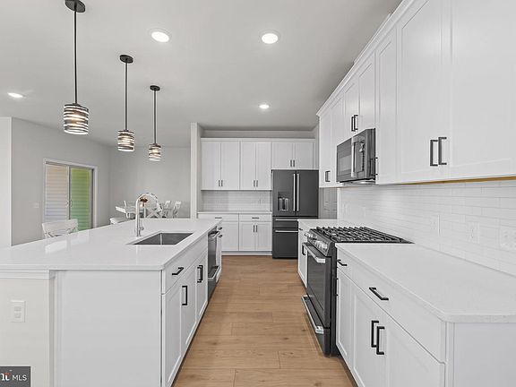 3rd image of 623 Liberty Ridge Rd