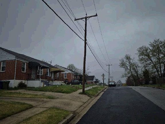 4th image of 2625 Moore Ave