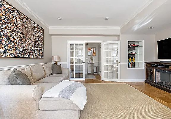 3rd image of 220 Madison Ave APT 15L