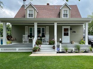 1377 Elizabeth St, Crete, IL 60417