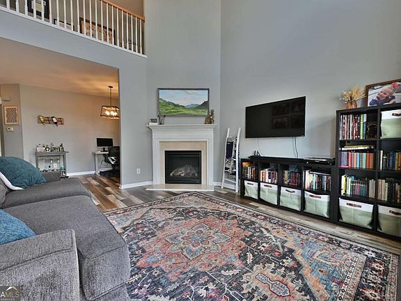 4th image of 151 Spring Way Sq