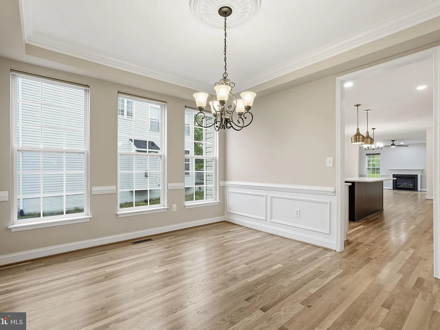 6 bed, 4.5 bath, 4248 sqft, $6,000 — Photo 4