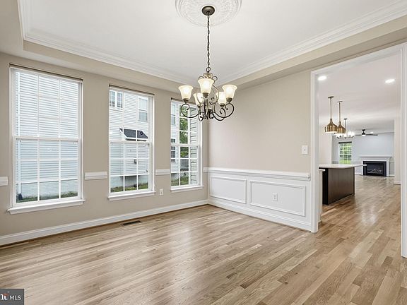 4th image of 4314 Summit Pl