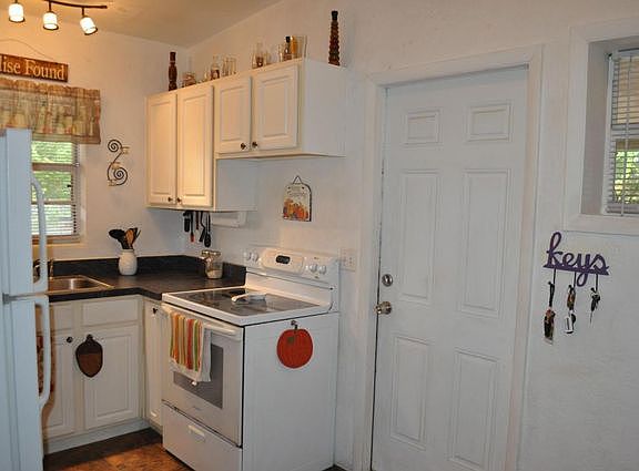 4th image of 1332 Eugene Black St