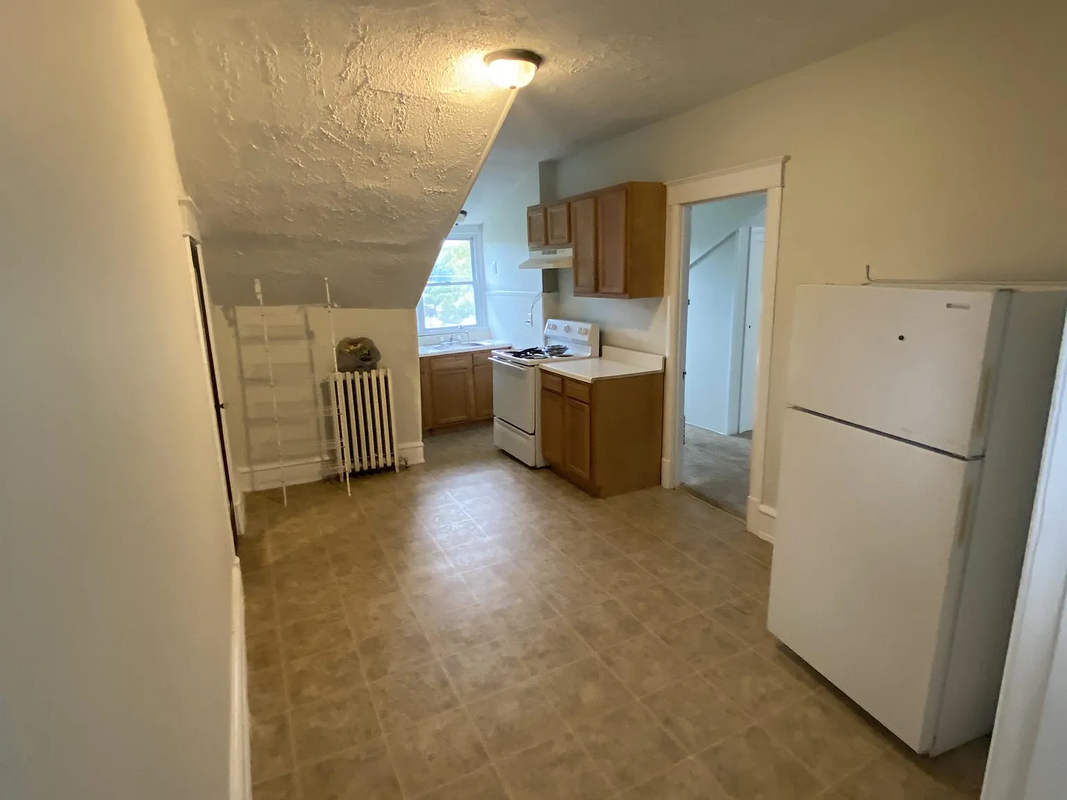 1 Weimoor Court - B — Photo 2