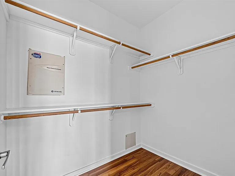 2352 Sperber Ln — Photo 32