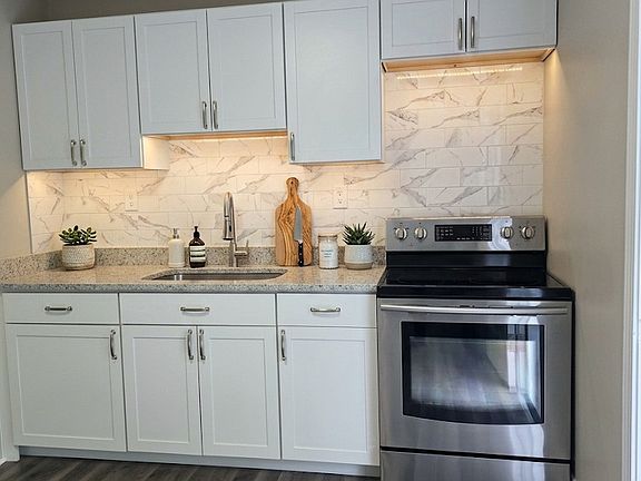 4th image of 5614 Regency Dr