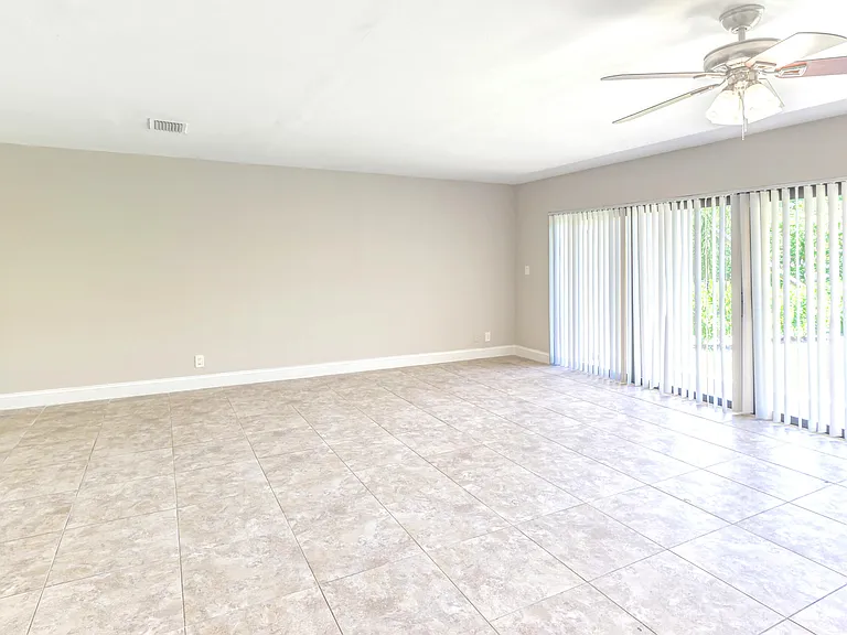 660 Coventry St #6 — Photo 9