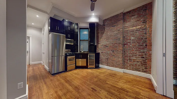 Rented by Bond New York | media 61