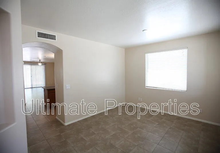 2230 W Oyer Ln — Photo 7