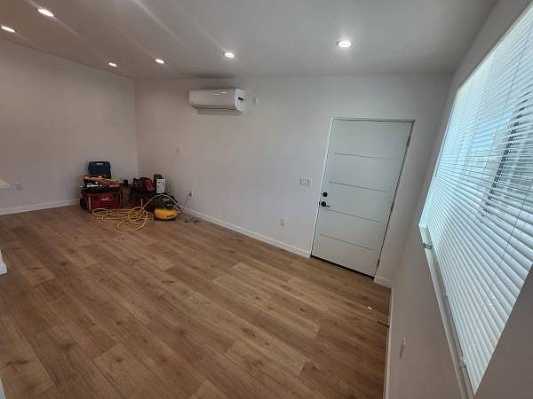 1st image of 10940 Oxnard St #102