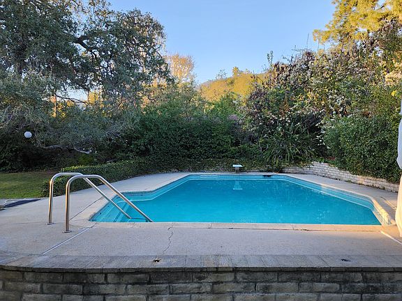 3rd image of 925 Singing Wood Dr