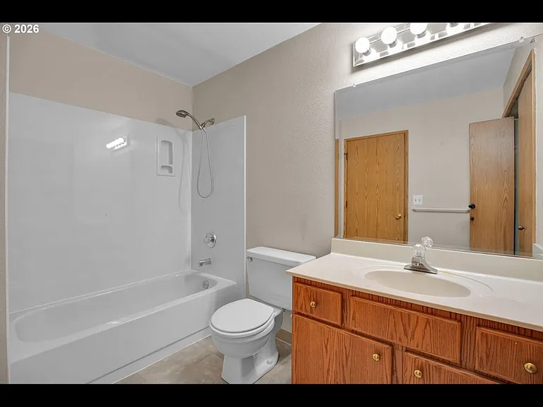12506 SE Stark St #E — Photo 10