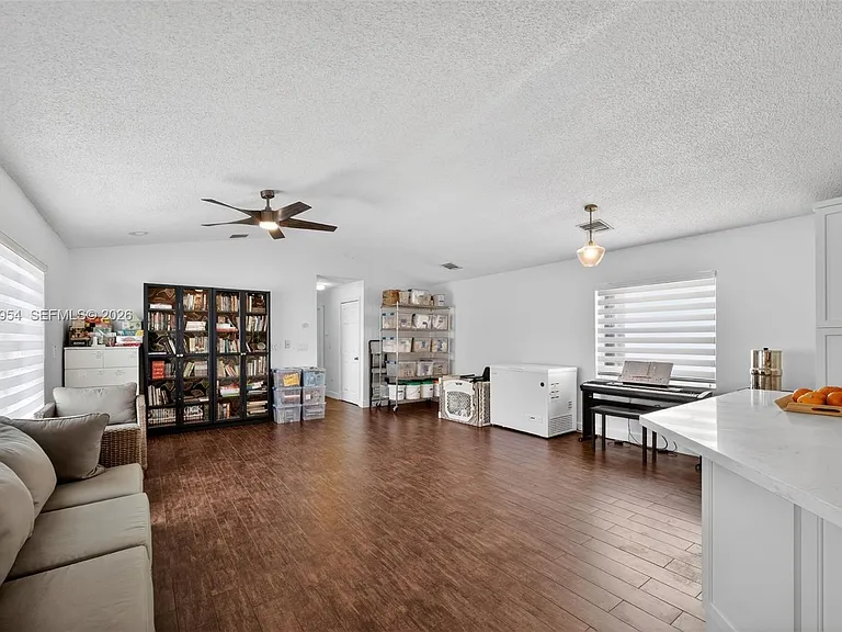 685 SW 198th Ter — Photo 13