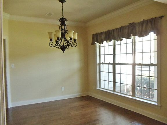 5th image of 4542 Courtland Cir