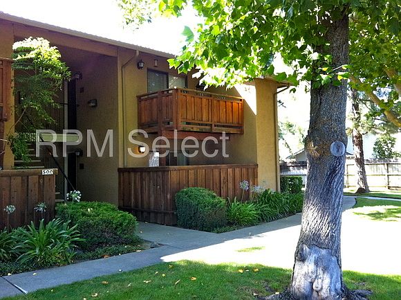 1st image of 556 Arcadia Dr
