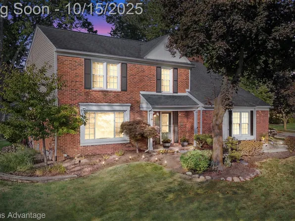 34514 Woodvale Dr, Livonia, MI 48154