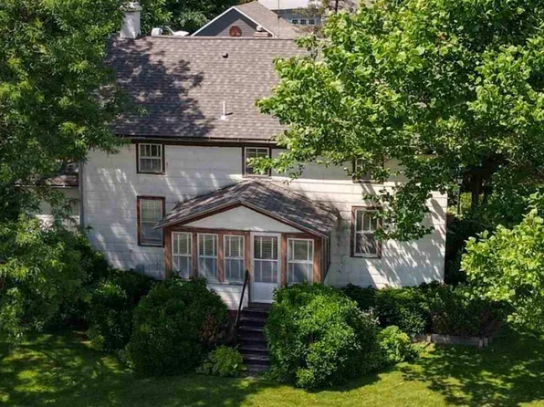 715 13th Ave, Amana, IA 52203