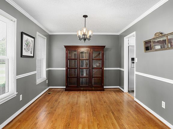 4th image of 103 Oakview St