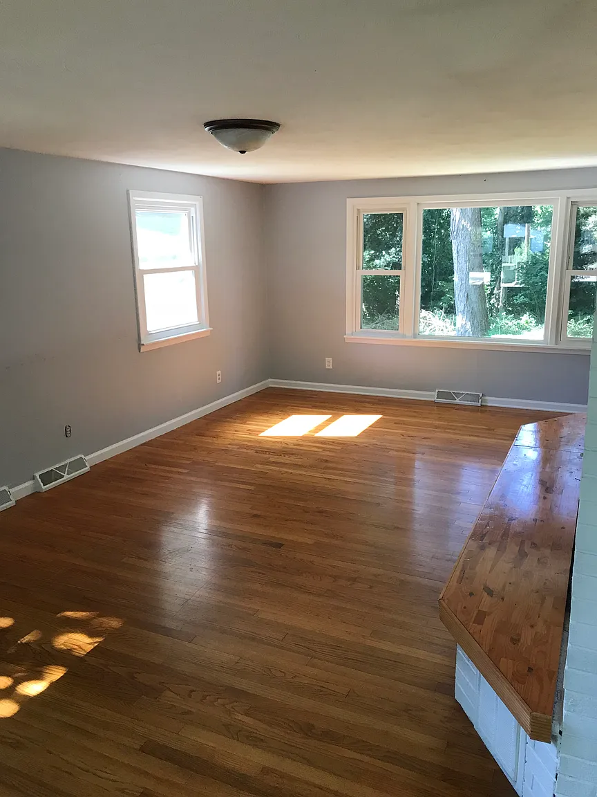 1004 Timber Dr photo 1