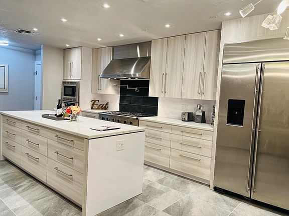 3rd image of 2431 E Sahuaro Dr