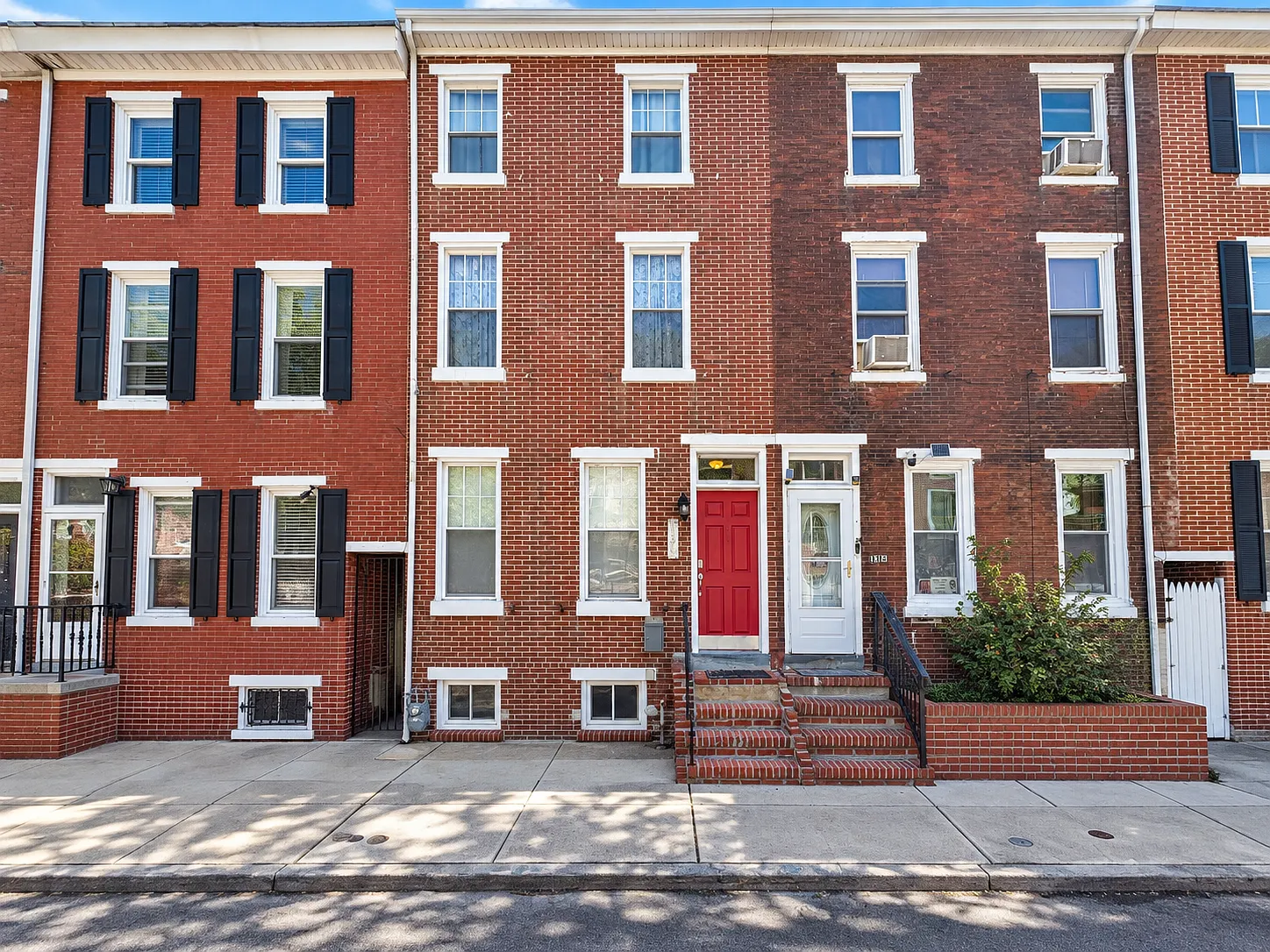 4 bed, 1.5 bath, 1751 sqft, $3,500 — Photo 1