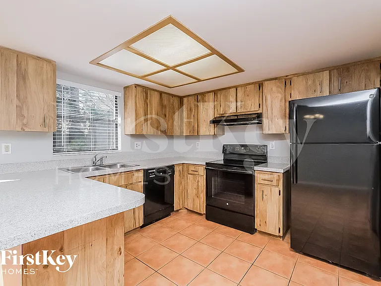 2813 Eagle Run Cir S — Photo 4