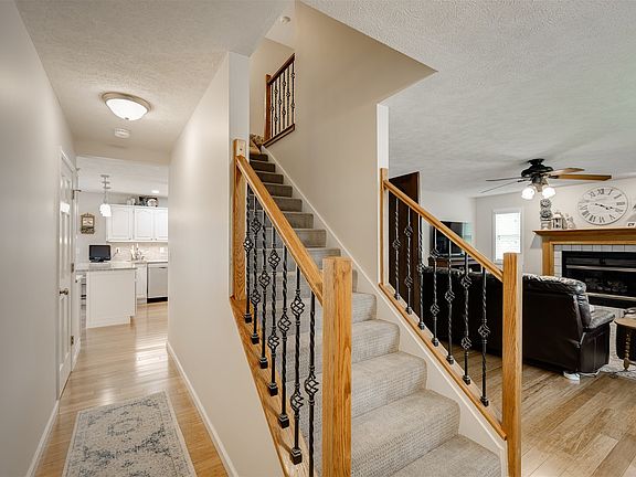 3rd image of 307 Blue Jay Dr