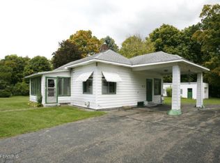 413 E Saint Joseph St, Lawrence, MI 49064