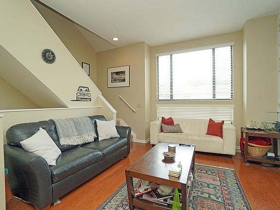 4th image of 558 Hoge St