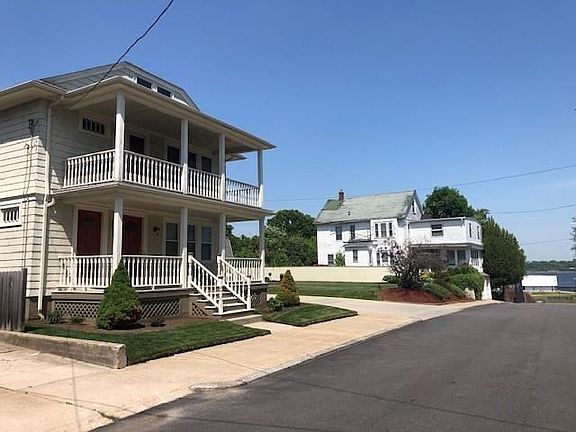 4th image of 108 Narragansett St