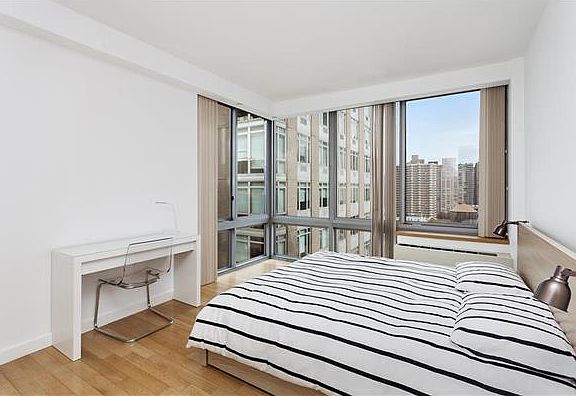 4th image of 225-227 W 60th St #17B