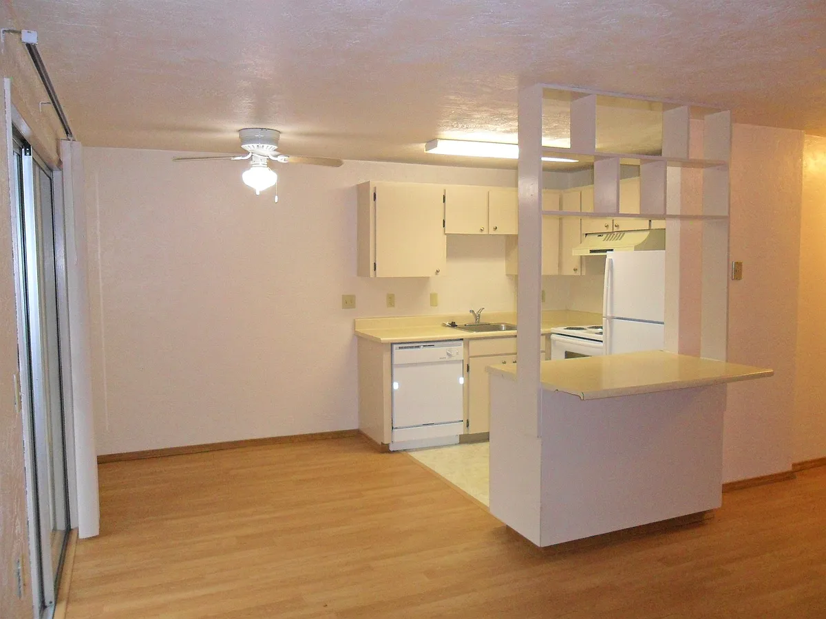 Building Photo - 1001 Hermitage Way S #5