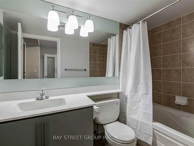310 Burnhamthorpe Rd W #1913 — Photo 4